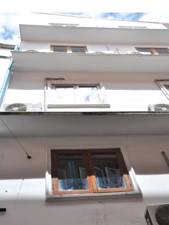 Highfive Guest House Pattaya Bagian luar foto