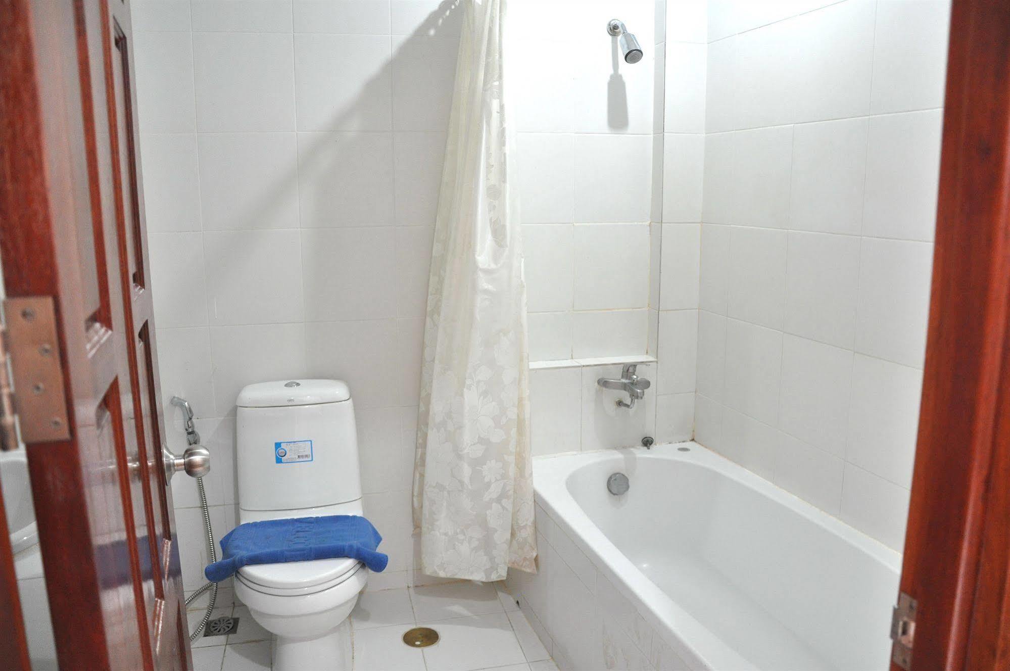 Highfive Guest House Pattaya Bagian luar foto